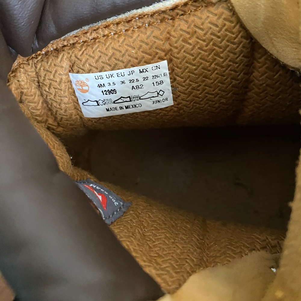 Timberland Classic Tan Boots Kids Size: 4 - Picture 10 of 11